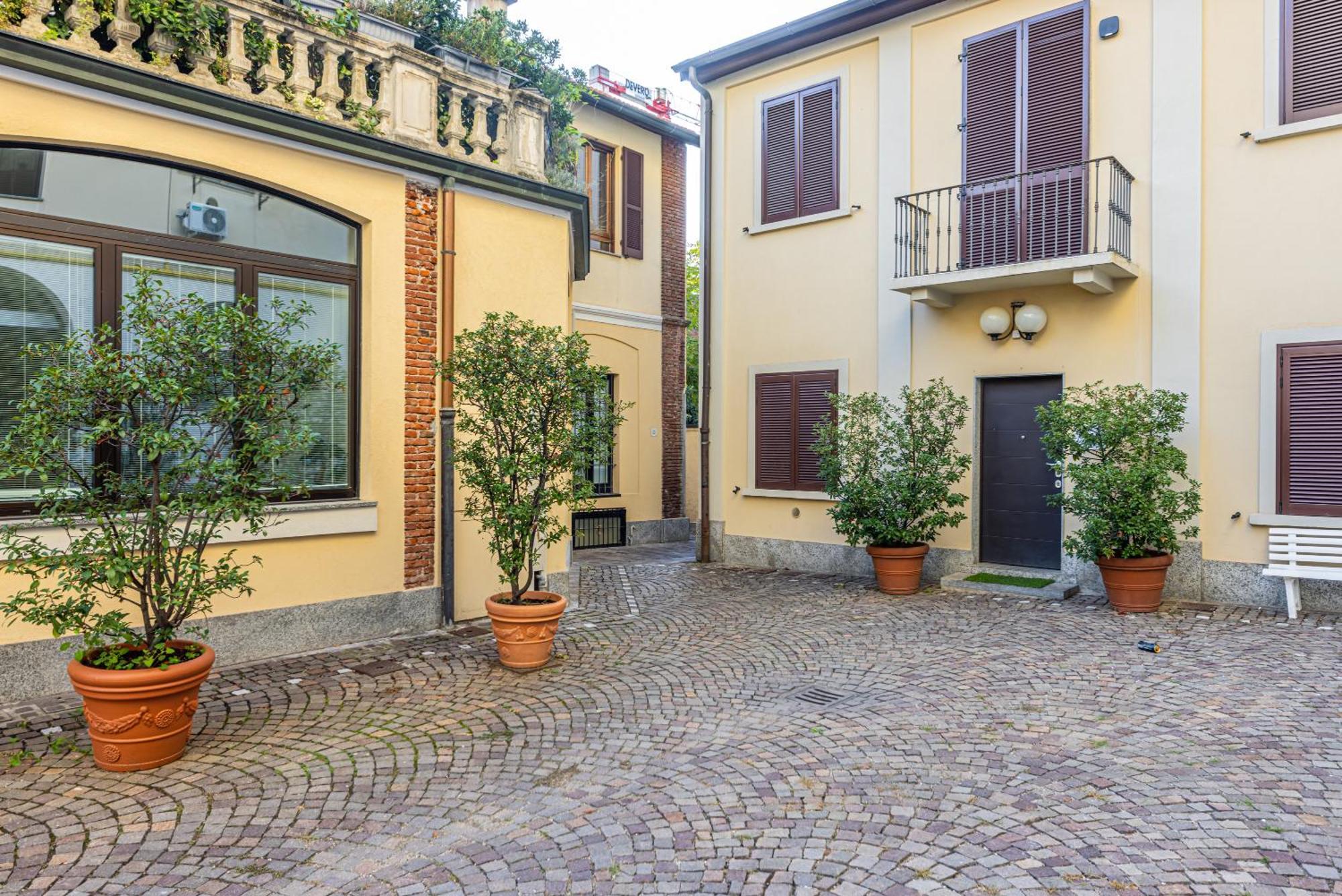 Free Parking Duomo-Porta Romana "Casa Del Pittore" ミラノ エクステリア 写真